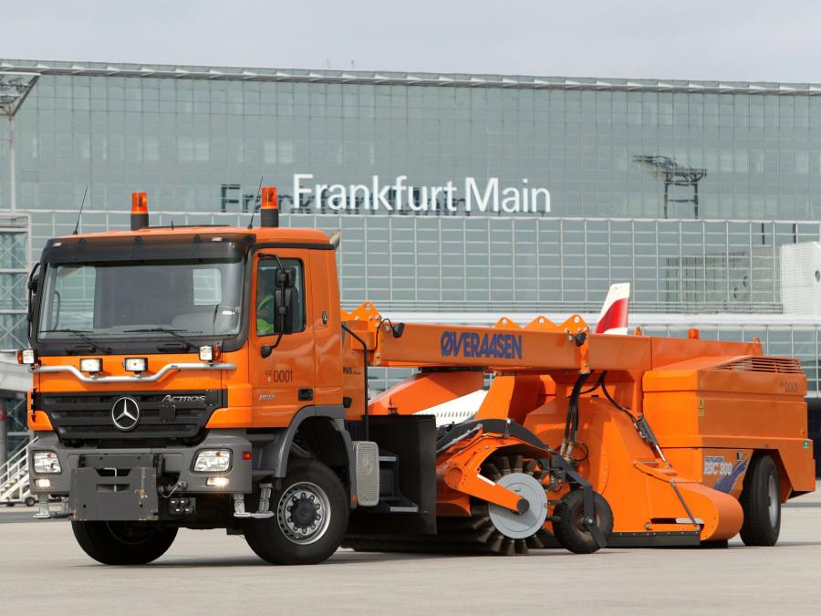  Mercedes-Benz Actros 1832 Airport Service Truck 2005 года  (фото 1 из 1)
